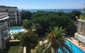 Bel appartement climatisé vue mer à 50 m de la plage